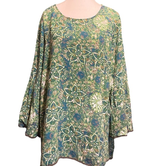 Westbound Green and Blue Bell Sleeve Tunic - Picture 1 of 8